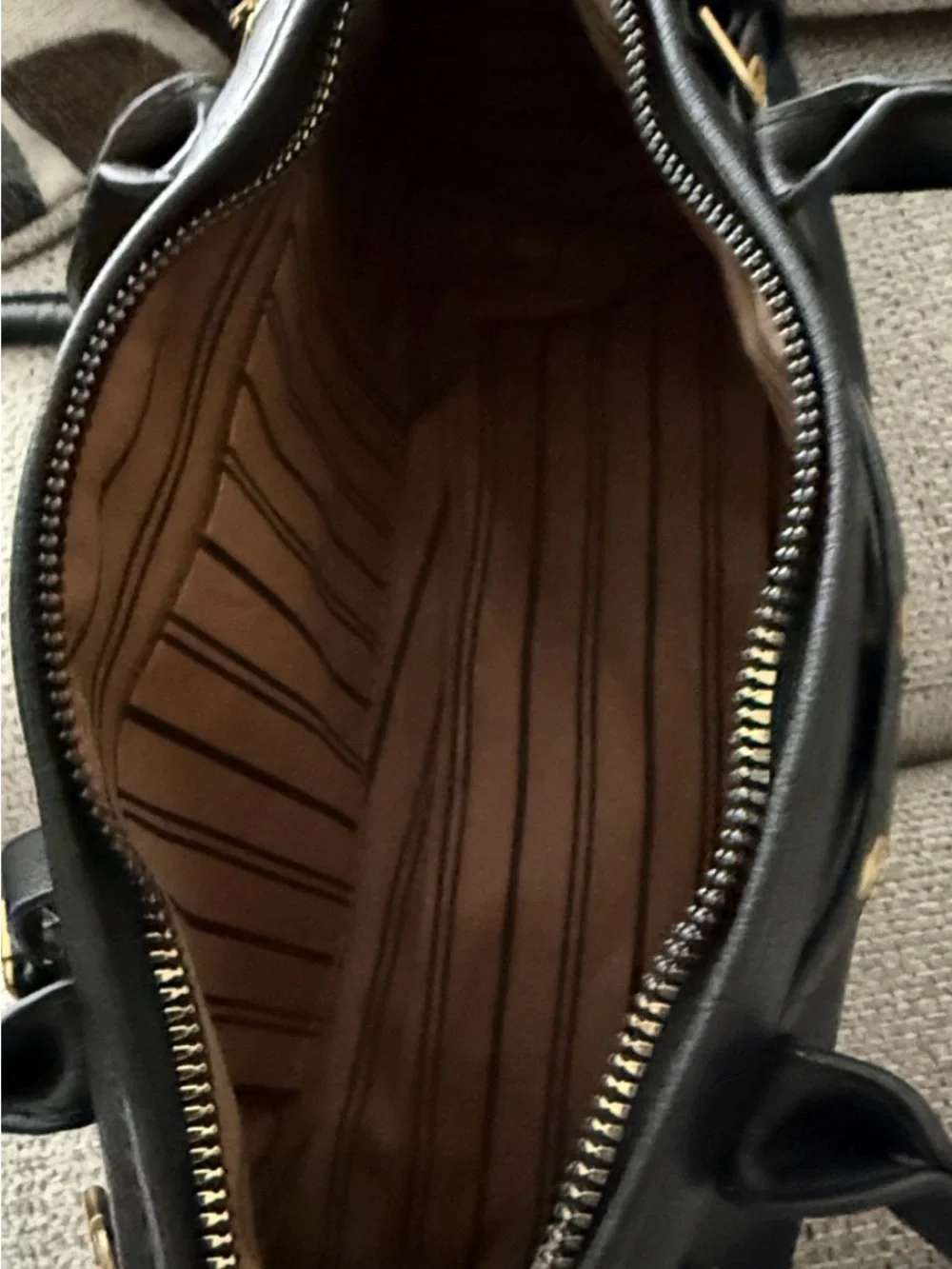 🍁NEW🍂🍂 Black Handbag with Gold Hardware